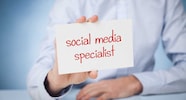 How To Become A Social Media Specialist Salary Qualification Skills 